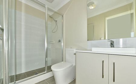 Easy care home in gated complex! - Photo 4