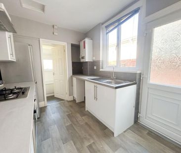 2 bedroom terraced house to rent - Photo 2