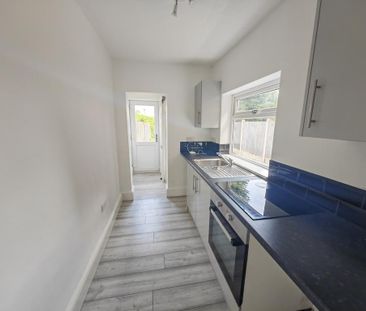 2 bedroom semi-detached house to rent - Photo 5