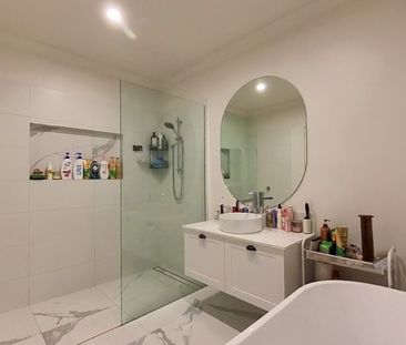 Hamptons-Inspired Villa - Photo 5