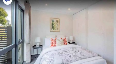 Modern 4-Bedroom Townhouse for Rent in New Windsor - Photo 3