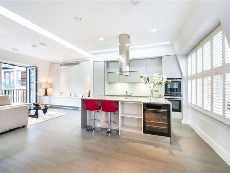 A beautifully presented two bedroom two bathroom property based just off the popular "Beach" section of the Fulham Road - Photo 5