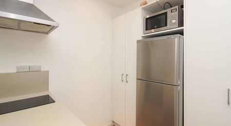 Stylish 2-Bedroom Furnished Apartment in the Heart of Soho - Photo 3