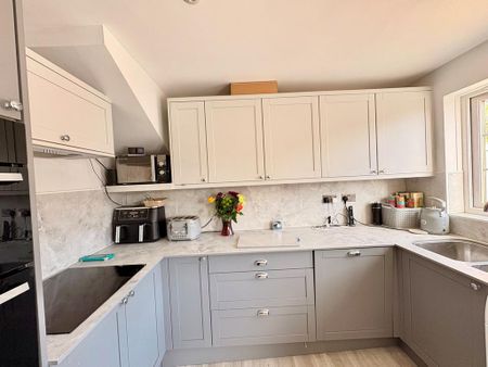 3 bedroom end of terrace house to rent - Photo 5