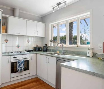 Spacious 3-Bedroom Home in a Highly Desirable ... - Photo 3