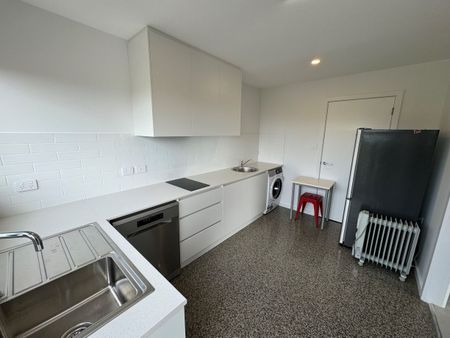 Stylish one bedroom unit with stunning country views. - Photo 2