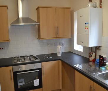 3 Beds - Terraced House - - Photo 4