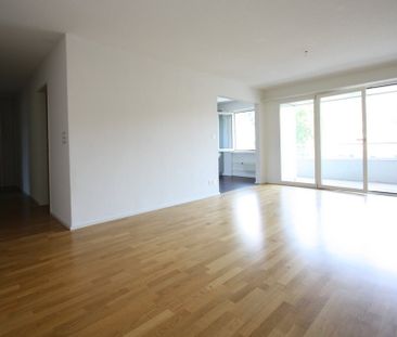 4.5-Zimmer-Wohnung mit Balkon in zentraler Lage zu vermieten - Photo 2