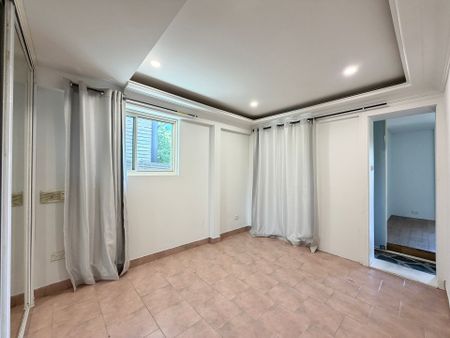 Downstairs Unit in the Heart of Nords Wharf - Photo 2