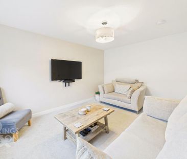 4 bedroom detached house to rent - Photo 2