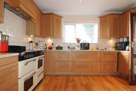 3 bedroom Detached house to rent - Photo 5
