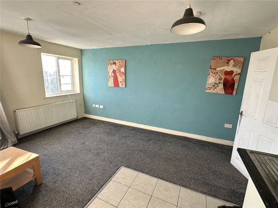 Carrholme Court, King Cross, Halifax, HX1 - Photo 1