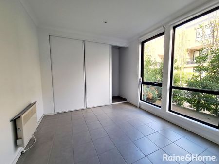 MODERN LIVING - Photo 5