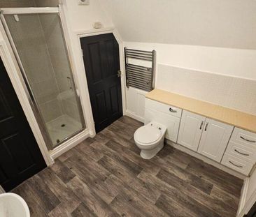 4 bedroom flat share to rent - Photo 3