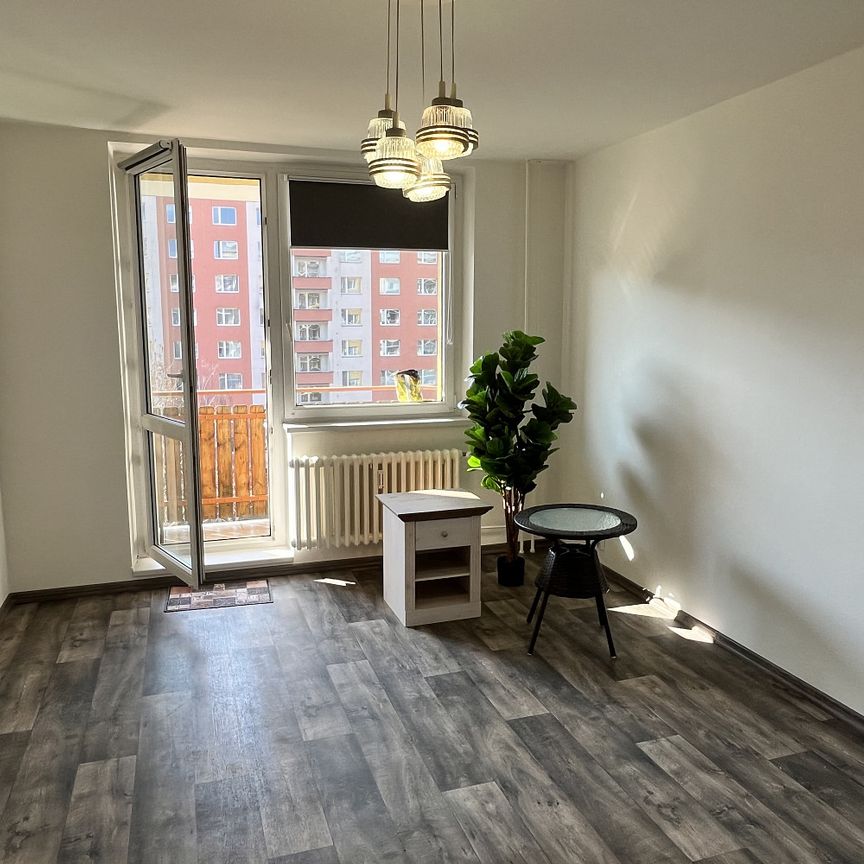 Pronájem bytu 2+1 56 m² - Fotografie 1