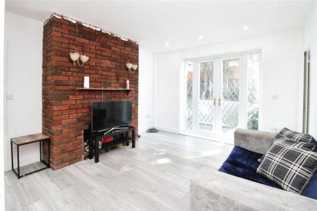 3 bedroom end of terrace house to rent - Photo 3