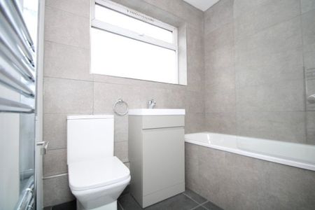 Selhurst New Road, London SE25, Property for rent - Photo 2