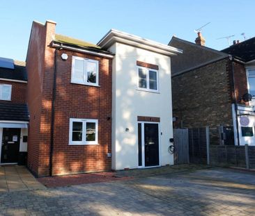 3 bedroom semi-detached house to rent - Photo 4