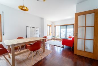 Apartamento T1 com terraço e lugar de garagem situado no Campo Alegre