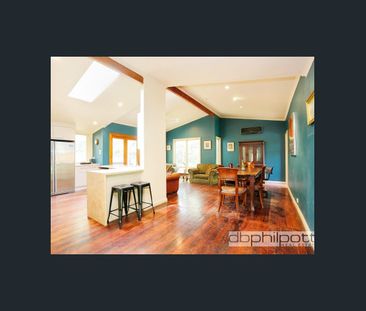 Rare offering on the rental market - Photo 3