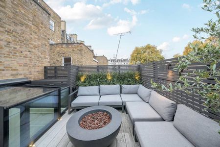 3 bedroom mews to rent - Photo 3