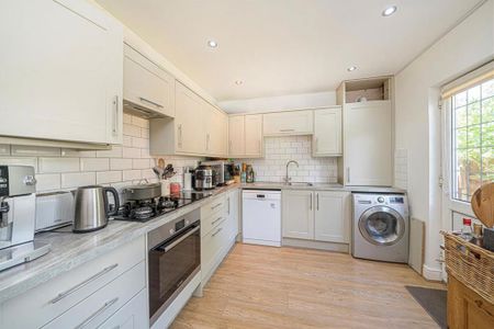 3 bedroom semi-detached house to rent - Photo 3