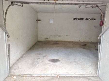 Sehr gut geschnittene Zweizimmer-Wohnung mit Balkon und Garagenplatz - Zentrale, ruhige Lage - Photo 4