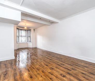 3 Bed Terraced House, Dawlish Road, E10 - Photo 2