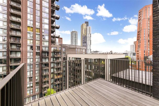 A well-presented two bedroom apartment in the spectacular Legacy Building, Embassy Gardens. - Photo 1