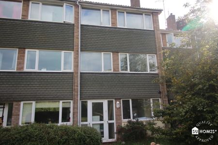 1 bed house / flat share to rent in Bourne Court - Photo 2