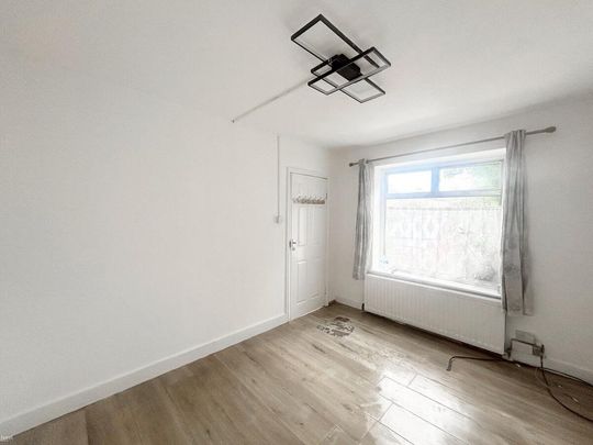 3 bedroom end of terrace house to rent - Photo 1