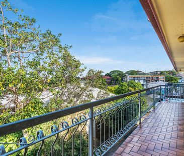 Fresh, Breezy & Exceptionally Located – Walk to Train & Shops - Photo 6