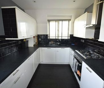 Bluebell Close, Rush Green, Romford, RM7 - Photo 2