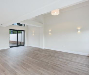 5 bedroom barn conversion to rent - Photo 1