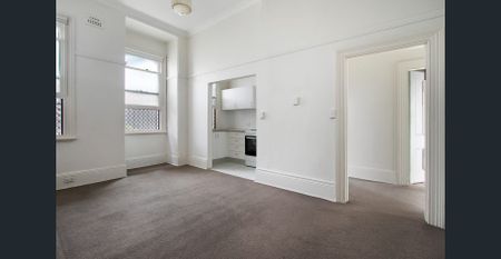 Delightful ground floor art-decor one bedroom flat - Photo 5