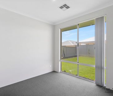 Beautiful, Modern Brand-newly Built Home - Photo 2