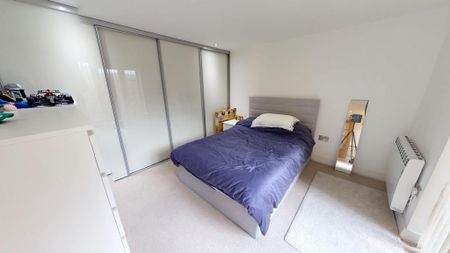 3 bedroom flat to rent - Photo 4