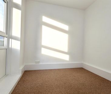 3 bedroom flat to rent - Photo 5