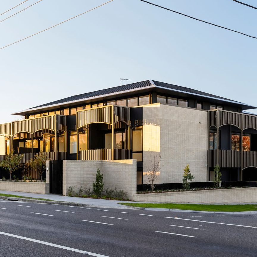 ‘TAYLOR’ – MAGNIFICENCE IN MALVERN EAST - Photo 1
