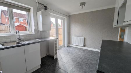 2 bedroom end of terrace house to rent - Photo 4