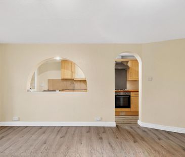 1 bedroom Flat To Let - Photo 2