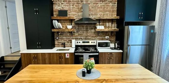 Plateau/Downtown - 3 Bedrooms Furnished - Photo 2