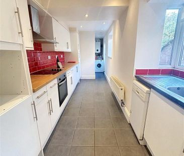 3 bedroom terraced house to rent - Photo 6