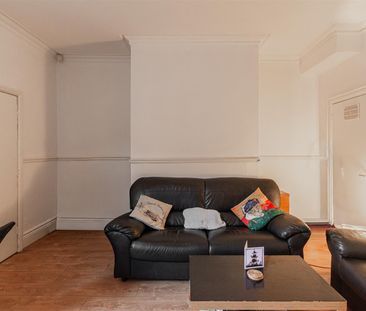 Lynnwood Terrace, Fenham, Newcastle Upon Tyne - Photo 2