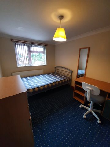 102 TEIGNMOUTH ROAD - Photo 2