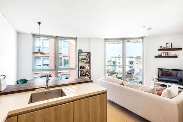 Plaza Gardens, Putney, London, SW15 2DF - Photo 1