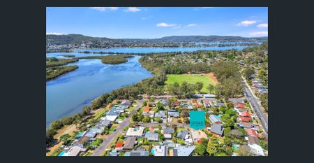 Three bedroom house, 1.5 Bathrooms, Tandem Garage and Carport - Photo 3