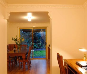 Fully Furnished Inner City Townhouse - Photo 3