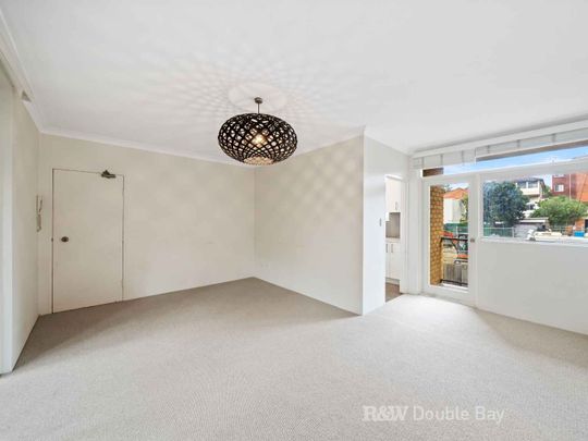 Quiet Modern Apartment with Lock-up Garage - Photo 1