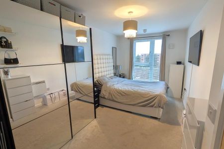 2 bedroom flat to rent - Photo 3